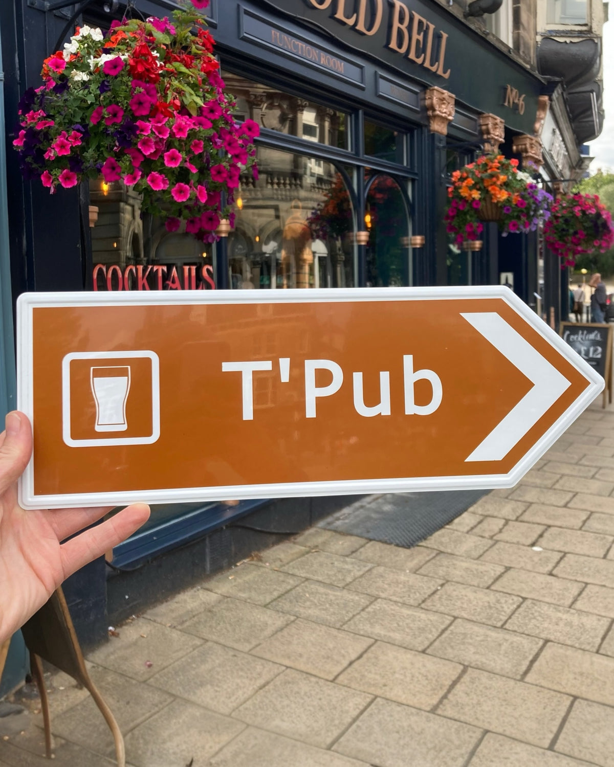 Yorkshire Metal Road Sign - T’ Pub Sign Yorkshire Dialect – Facing Right