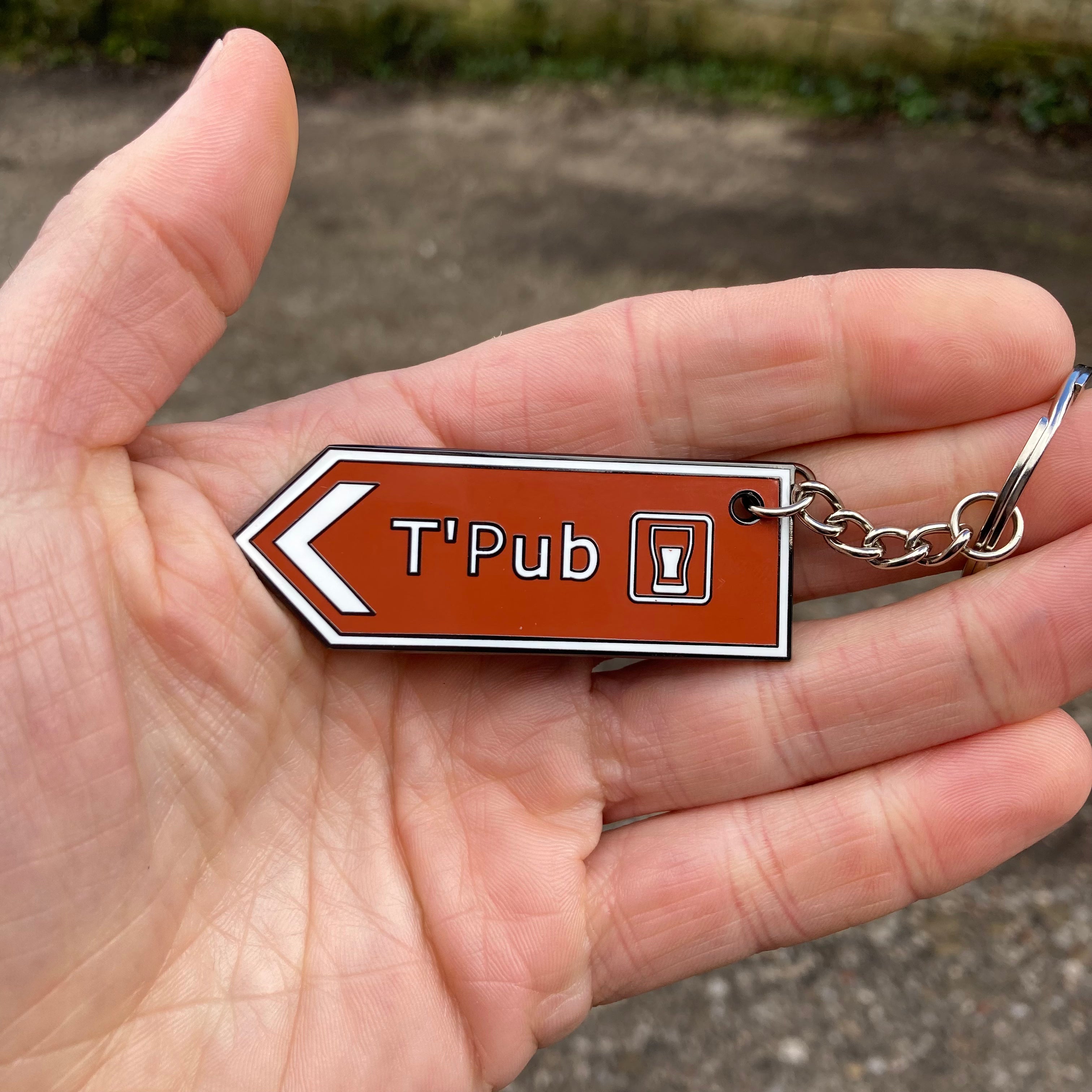 T’Pub Yorkshire Dialect Enamel Keyring